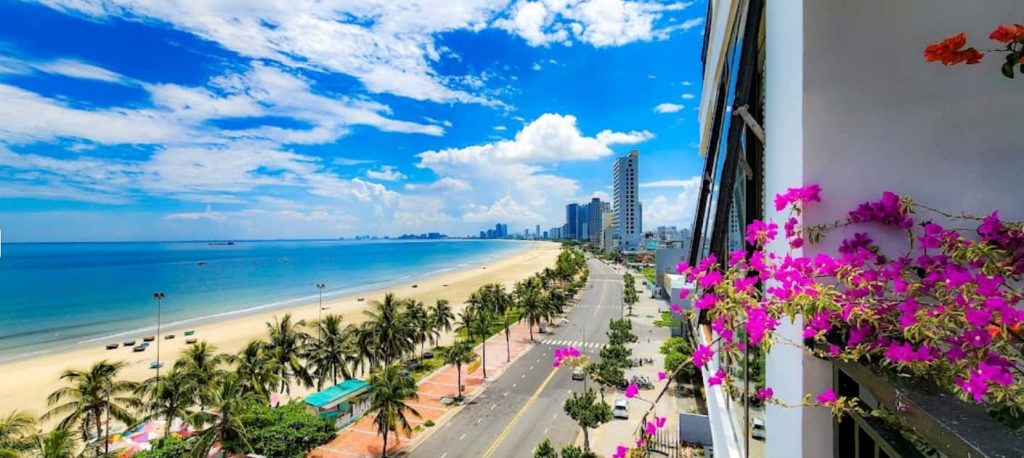 One of the most attractive beaches on the planetThe best thing about Da Nang is its long and wide beach frontage stretching for kilometers from the Sơn Trà Peninsula to Hội An. All along are white-sand beaches that are quiet for large parts of the day. At the southern end, the main beaches are Non Nuoc, Pham Van Dong, My Khe, and My Anh. Of these, My Khe is the most popular. In 2005, the prestigious American business magazine – Forbes named My Khe beach as “one of the most attractive beaches on the planet” title.